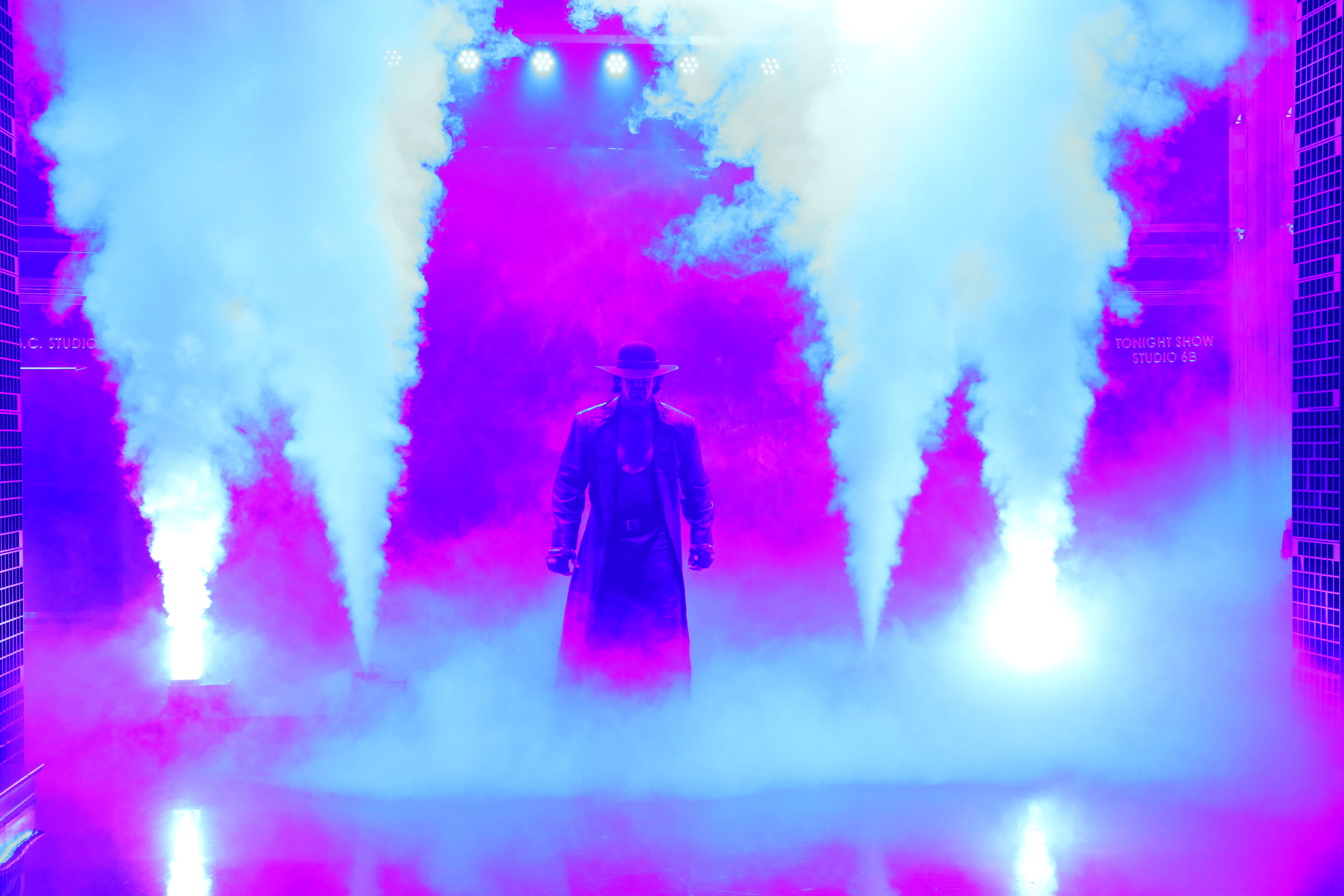 The Undertaker Rolls His Eyes For NBA Star Backstage At WWE MSG (Video)