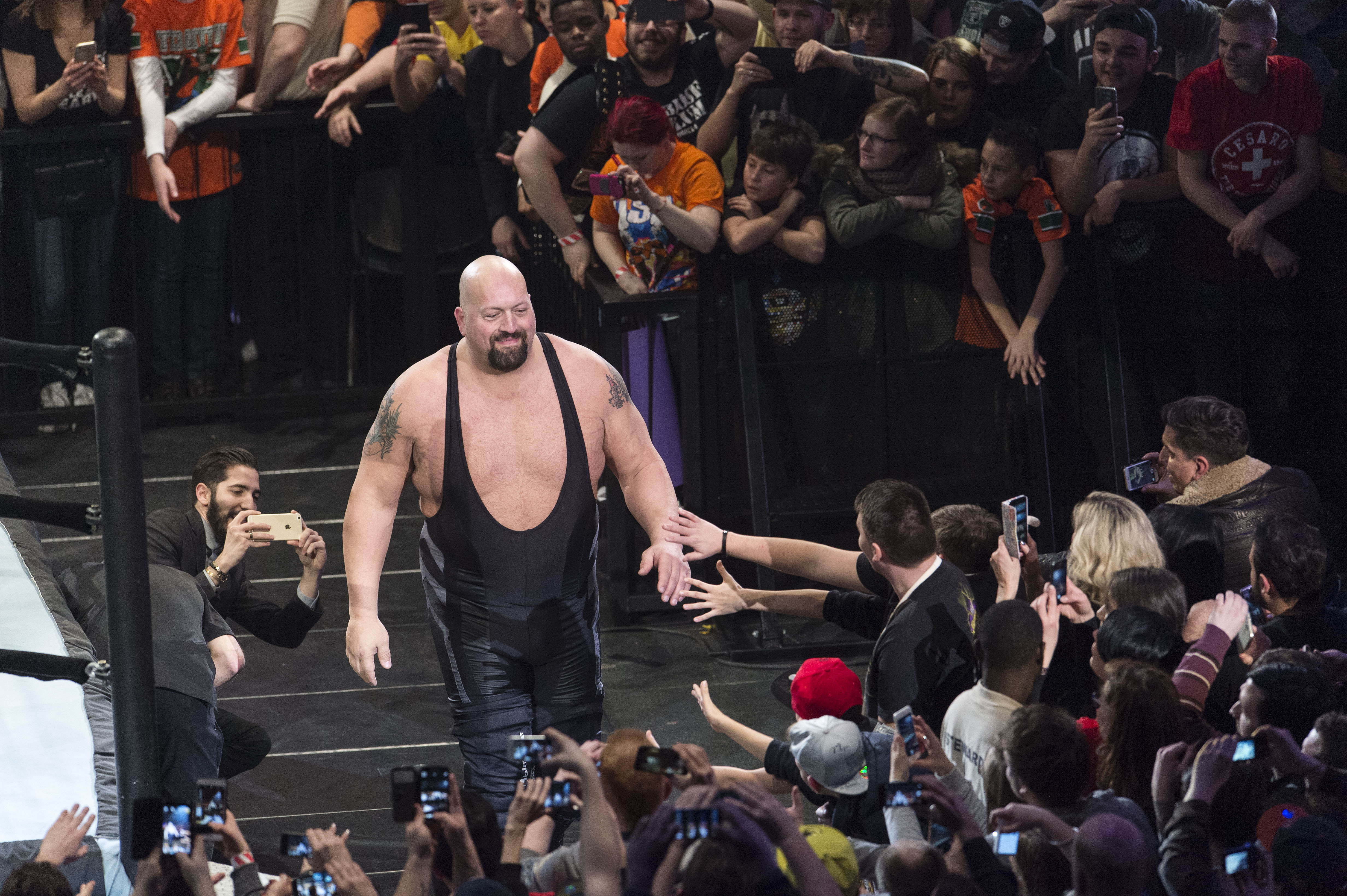 COLOGNE, GERMANY - FEBRUARY 11: Big Show during WWE Road to WrestleMania at the Lanxess Arena on February 11, 2016 in Cologne, Germany. (Photo by Marc Pfitzenreuter/Getty Images)