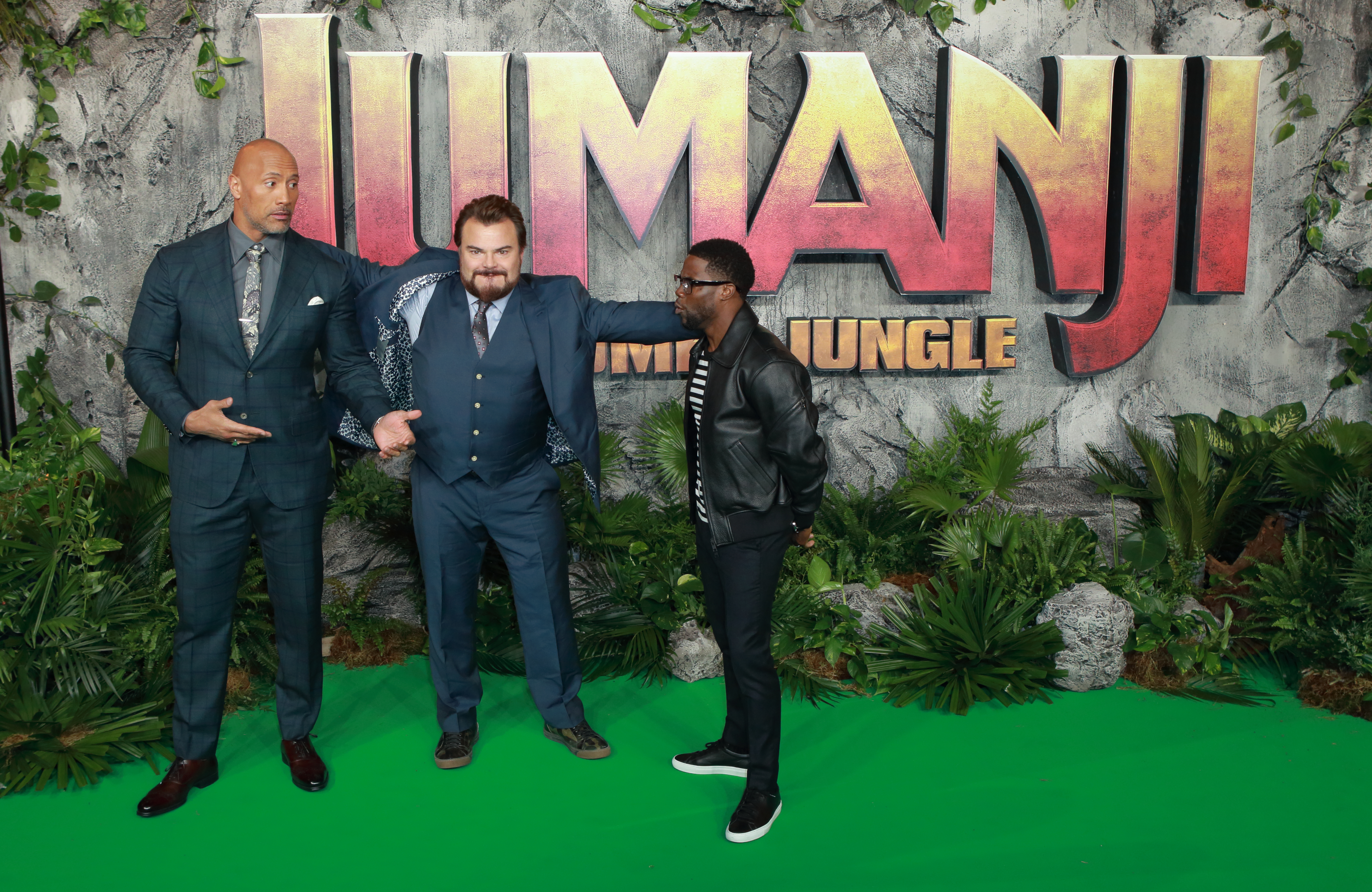 The Rock Presents Exclusive Look At Jumanji Premiere, Matt Hardy Continues Chess Game w/ Napoleon The Fish