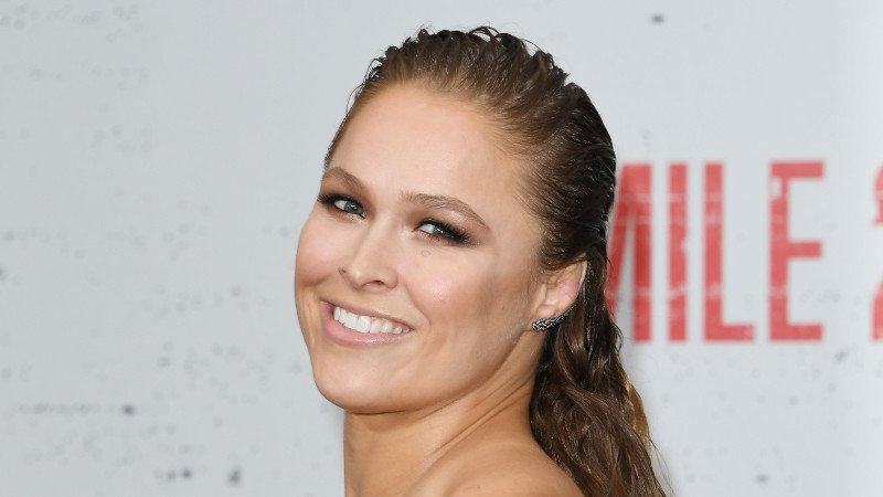 Ronda Rousey Pokes Fun At Her Bat Incident, New Total Divas Preview
