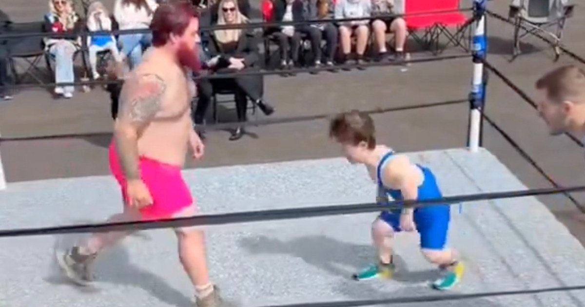 Unique Wrestling Gender Reveal Match Goes Viral