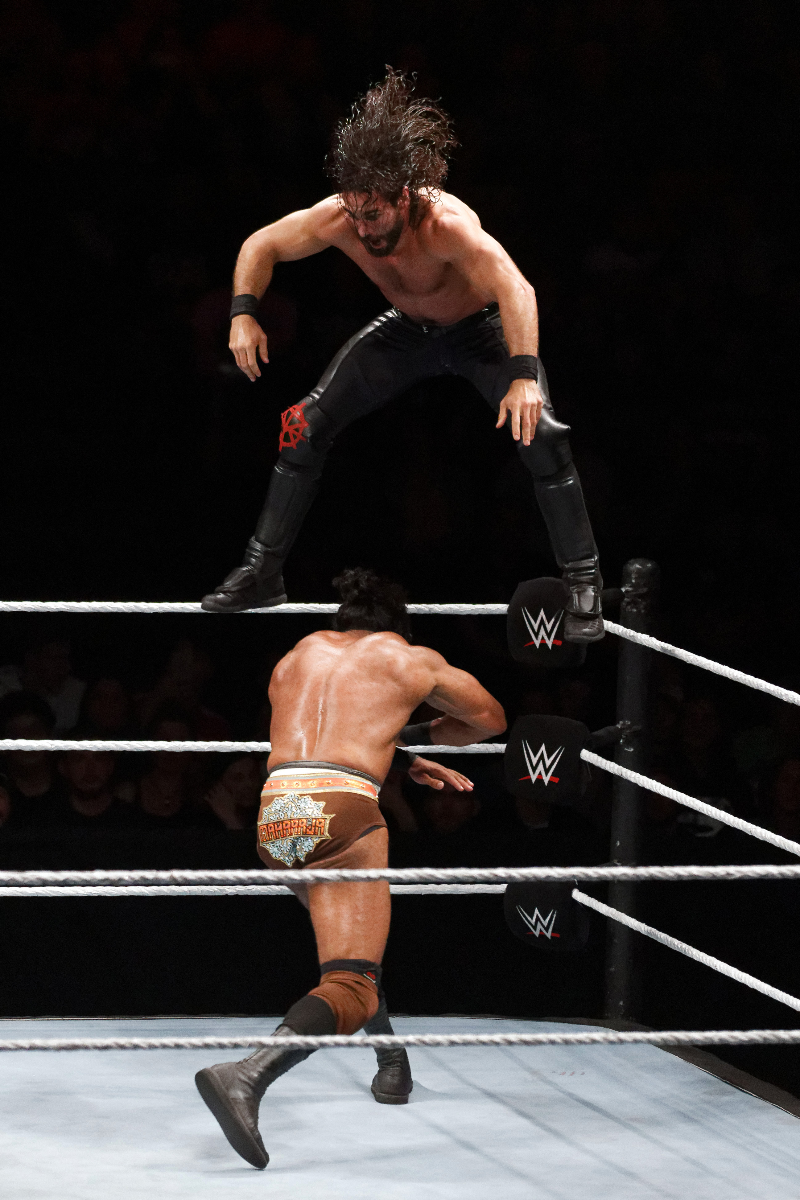 Seth Rollins vs Jinder Mahal